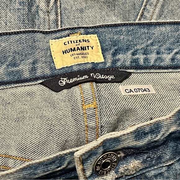 Citizens of Humanity Bree Relaxed Short in Daze - Picture 10 of 14